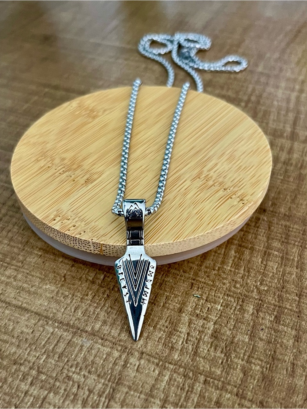 Silver tone Arrowhead Pendant Necklace - Pointed Tribal Engraving